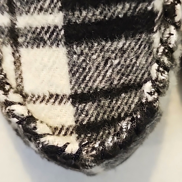 Slippers - Picture 8 of 16